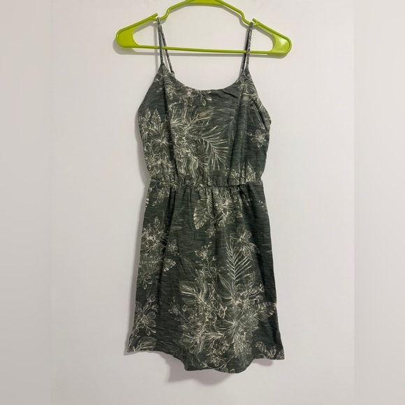 Old Navy Dresses & Skirts - Old Navy Green Leaf Print Dress